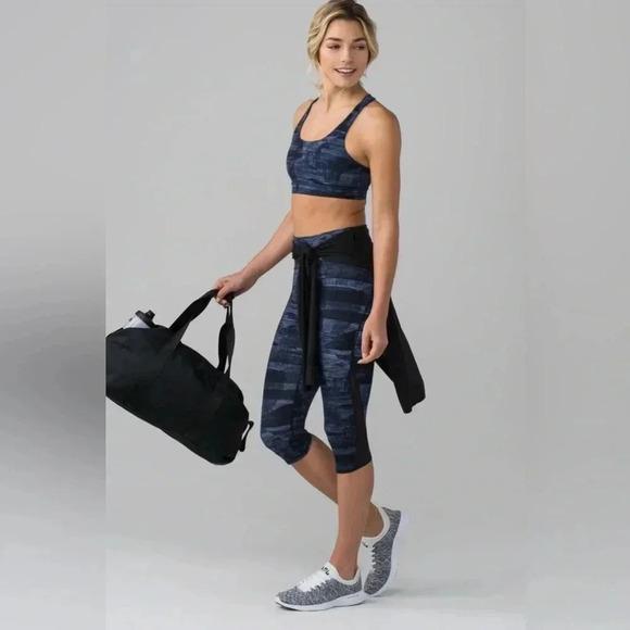 Lululemon Train Times Crop (17") Size 8
Transition Multi Midnight  Navy / Black - Picture 3 of 12